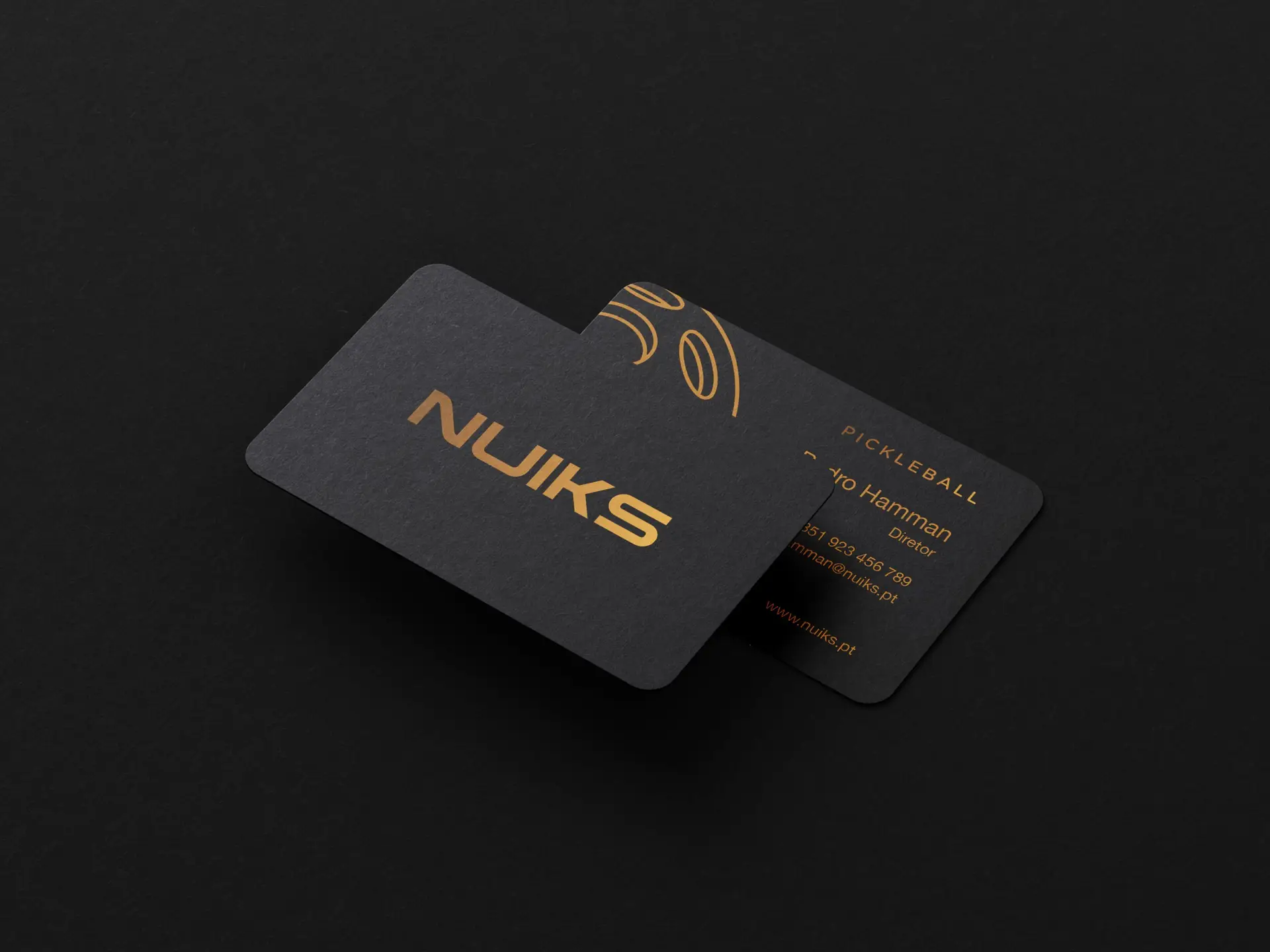 Free_Rounded_Business_Card_Mockup_2-nuiks